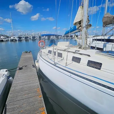 Boat Puma 34 Úszó hotel Lisboa