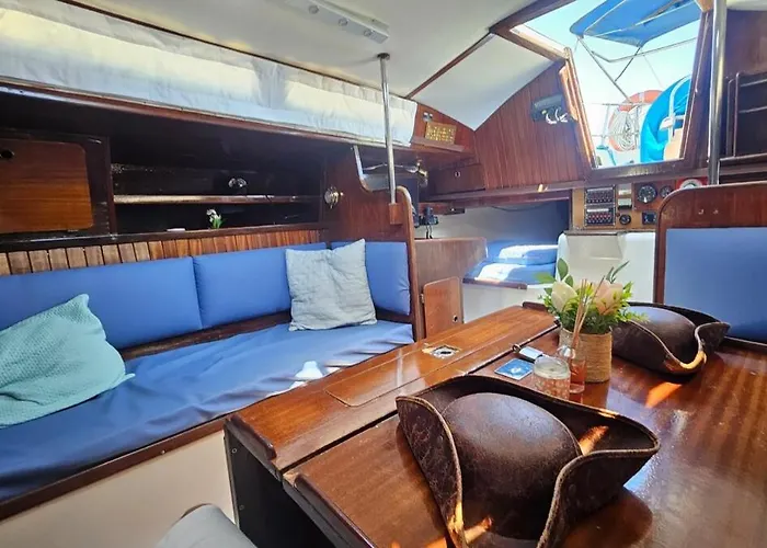 Hotel na wodzie Boat Puma 34