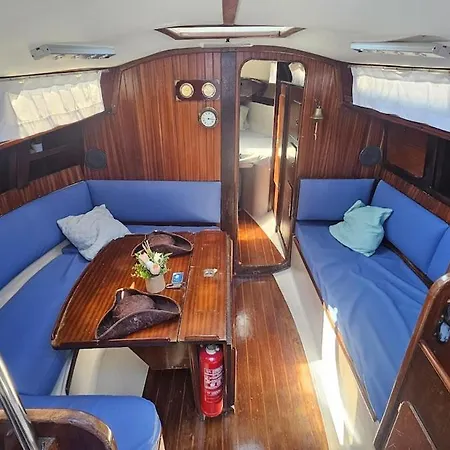 Botel Boat Puma 34 Lissabon