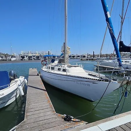 보트호텔 Boat Puma 34 *