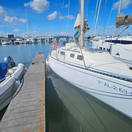 Boat Puma 34 船上ホテル