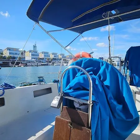 Boat Puma 34 船上ホテル *