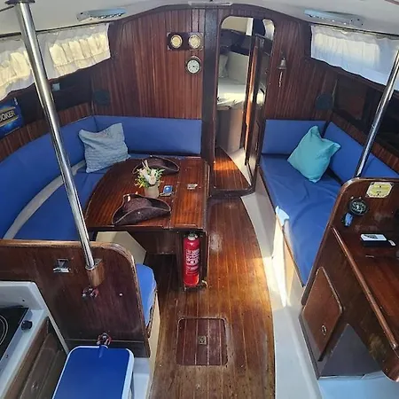 Boat Puma 34 船上ホテル *
