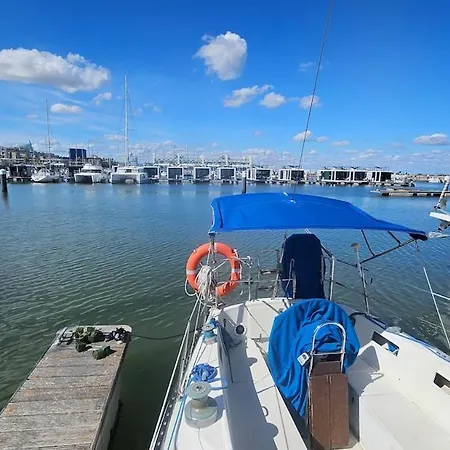 Boat Puma 34 船上ホテル *